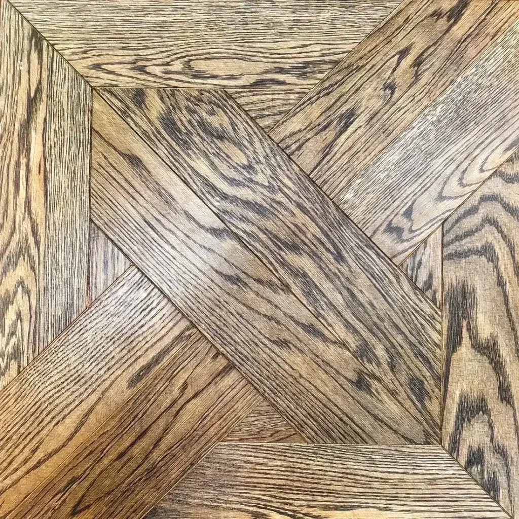 Panel de roble con aspa central y veta muy marcada