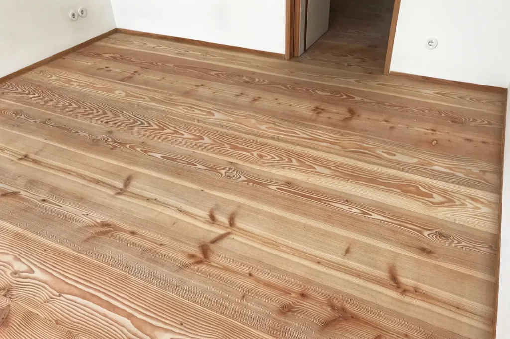 Tablas Dinesen Douglas de 350 mm acabadas con aceite Light Oil 2K en un dormitorio, vivienda en Las Cárcavas (Madrid)