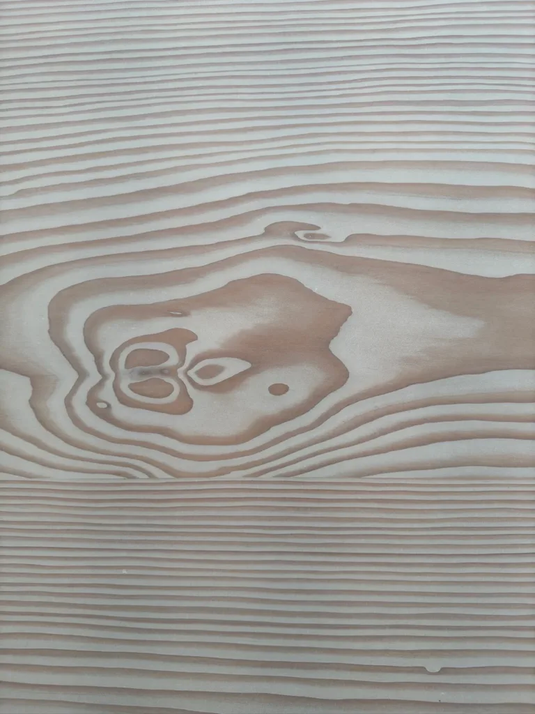 Detalle de la veta de una tabla Dinesen Douglas acabada con lejía y jabón blanco