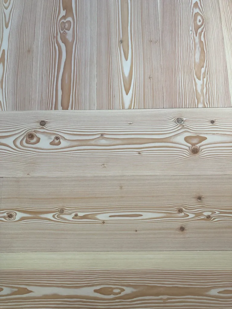 Detalle de tablas Dinesen Douglas con nudos y veta de sierra tangencial y radial, suelo lijado antes del acabado