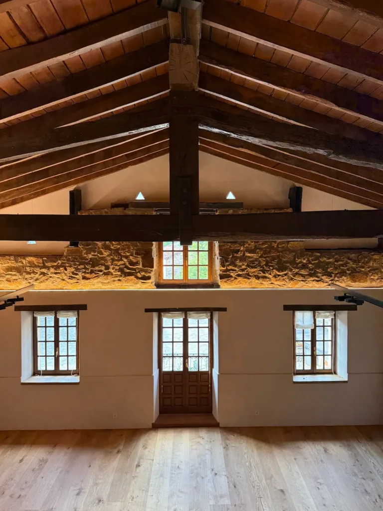 Salón del Asador Etxebarri (Axpe) con suelo Dinesen Layers HeartOak