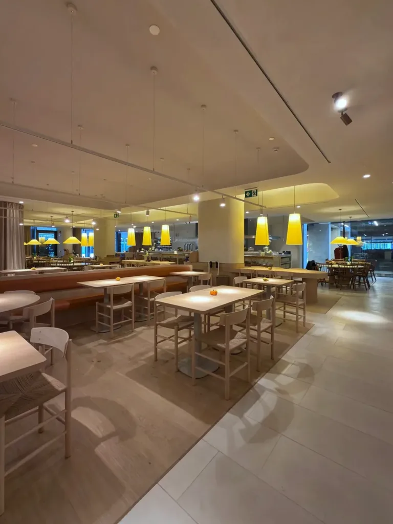 Comedor de La Maruca de Azca con suelo Dinesen Oak Natural en anchos de 200, 250 y 300 mm